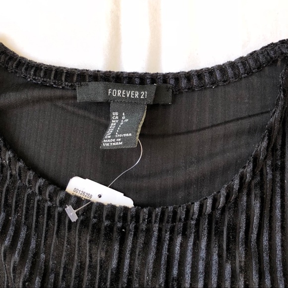 Ribbed Velvet Crop Top - Picture 3 of 4